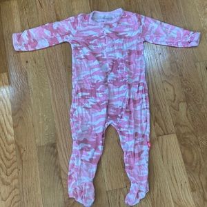 Magnetic me footie 6-9 months